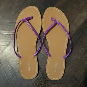 Women’s size 8 flip flops